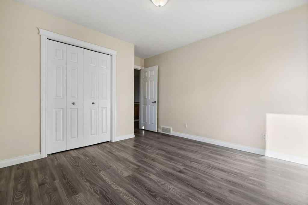 MLS® A2259170 - 392 Killarney Glen Court SW in Killarney/Glengarry Calgary, Residential