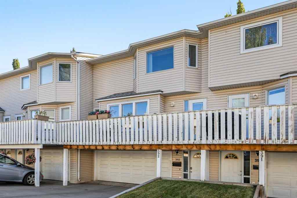 MLS® A2259170 - 392 Killarney Glen Court SW in Killarney/Glengarry Calgary, Residential