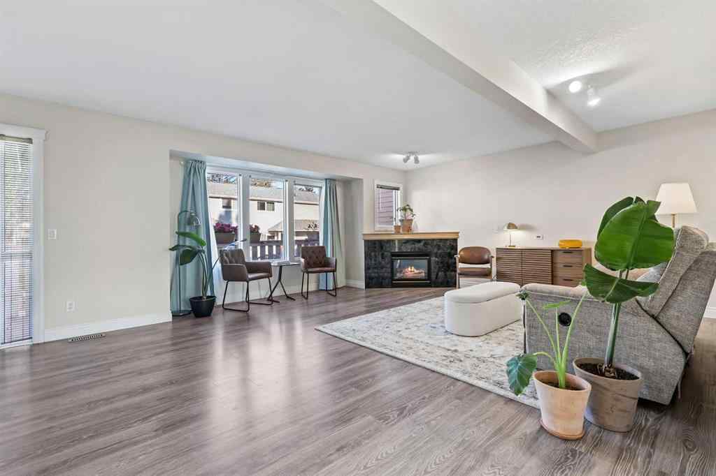 MLS® A2259170 - 392 Killarney Glen Court SW in Killarney/Glengarry Calgary, Residential