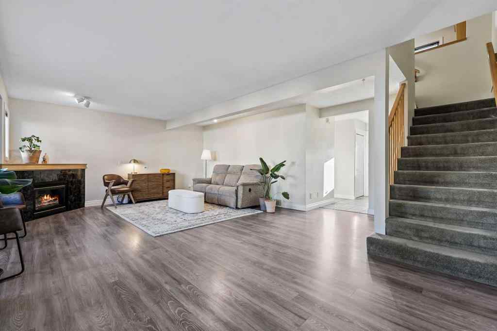 MLS® A2259170 - 392 Killarney Glen Court SW in Killarney/Glengarry Calgary, Residential