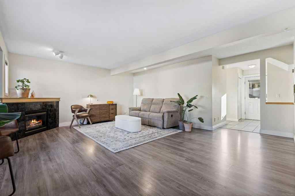 MLS® A2259170 - 392 Killarney Glen Court SW in Killarney/Glengarry Calgary, Residential