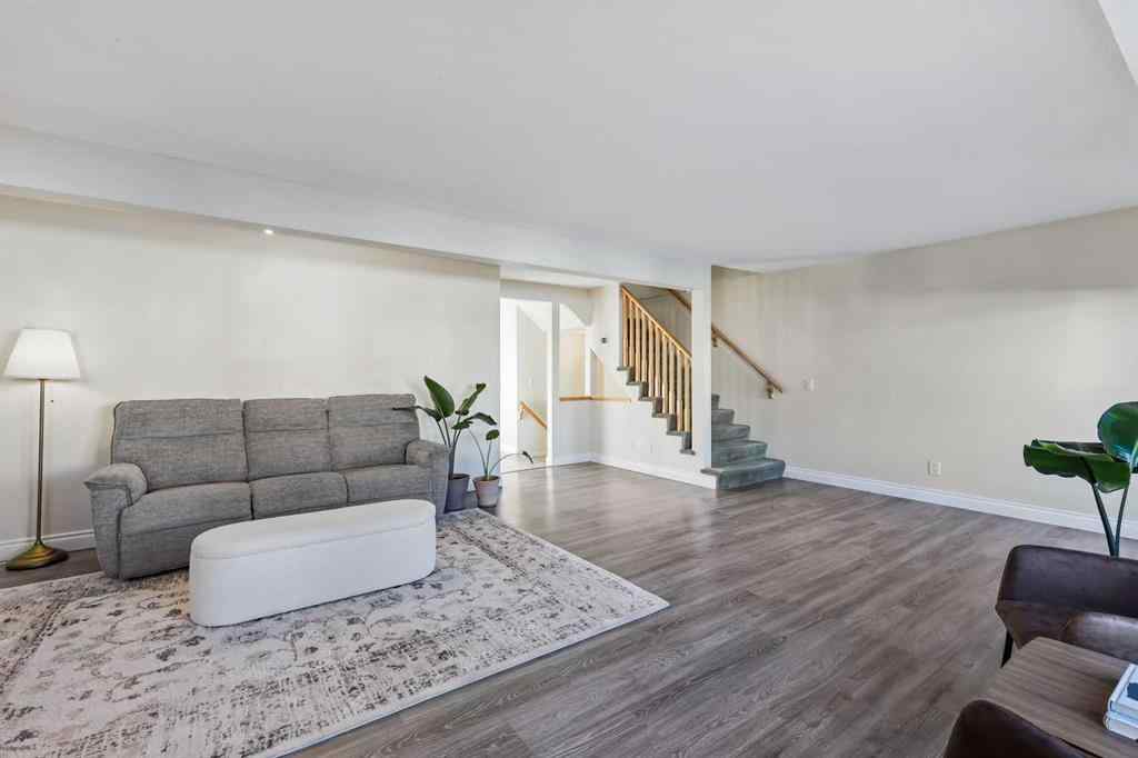 MLS® A2259170 - 392 Killarney Glen Court SW in Killarney/Glengarry Calgary, Residential