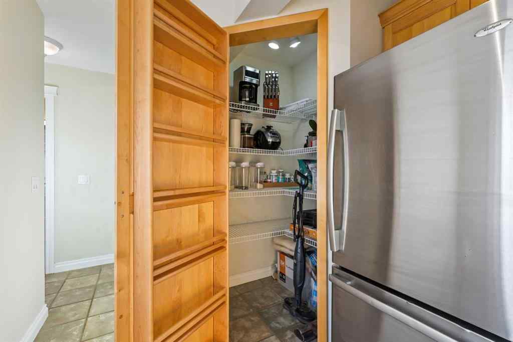 MLS® A2259170 - 392 Killarney Glen Court SW in Killarney/Glengarry Calgary, Residential