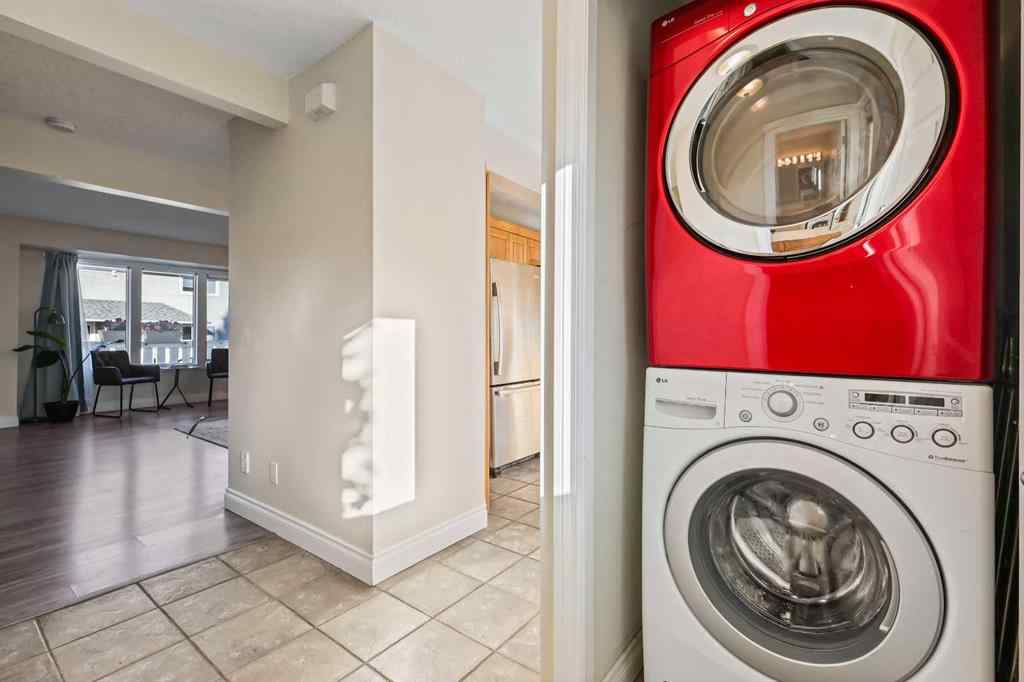 MLS® A2259170 - 392 Killarney Glen Court SW in Killarney/Glengarry Calgary, Residential