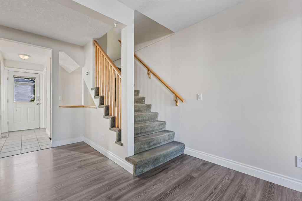 MLS® A2259170 - 392 Killarney Glen Court SW in Killarney/Glengarry Calgary, Residential