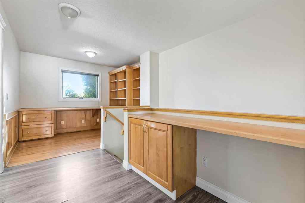MLS® A2259170 - 392 Killarney Glen Court SW in Killarney/Glengarry Calgary, Residential