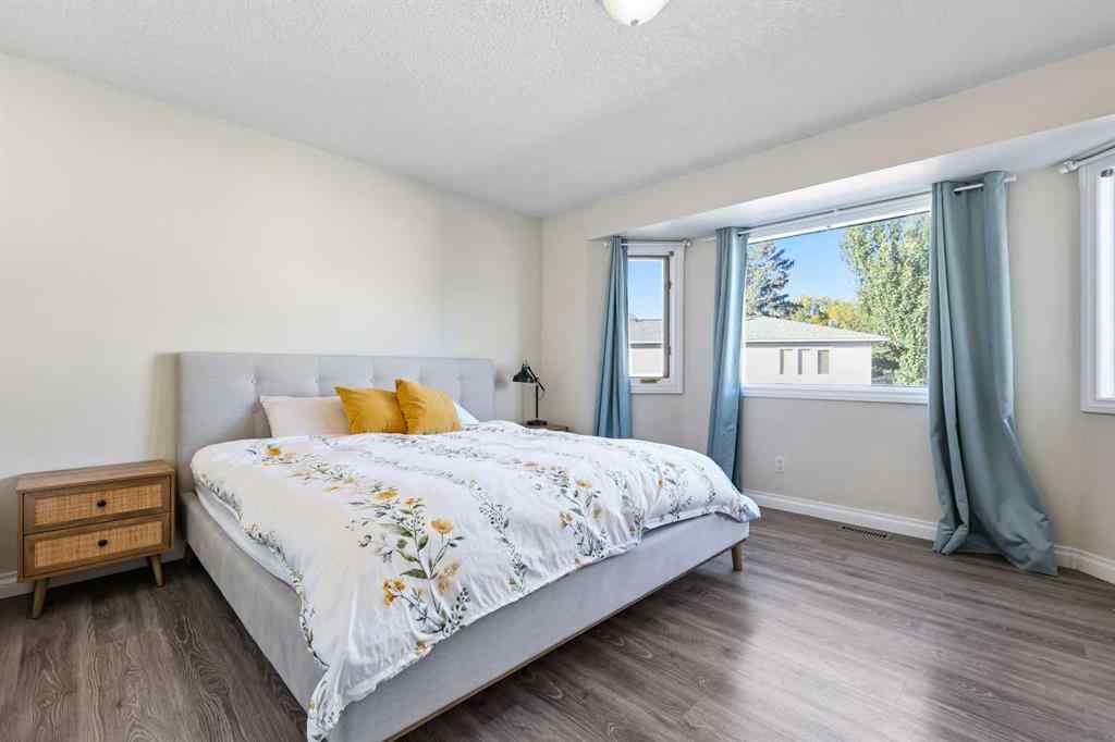 MLS® A2259170 - 392 Killarney Glen Court SW in Killarney/Glengarry Calgary, Residential