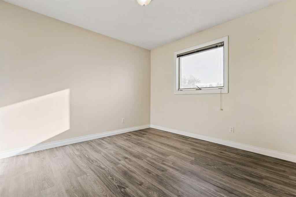 MLS® A2259170 - 392 Killarney Glen Court SW in Killarney/Glengarry Calgary, Residential