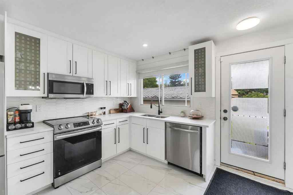 MLS® A2259177 - 7819 Hunterquay Way NW in Huntington Hills Calgary, Residential