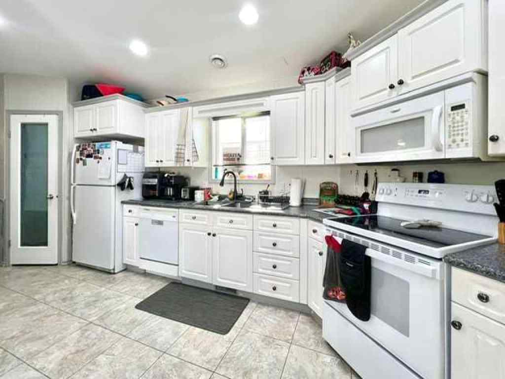 MLS® A2259188 - 10615 88 Street  in MH - Trumpeter Village Grande Prairie, Mobile