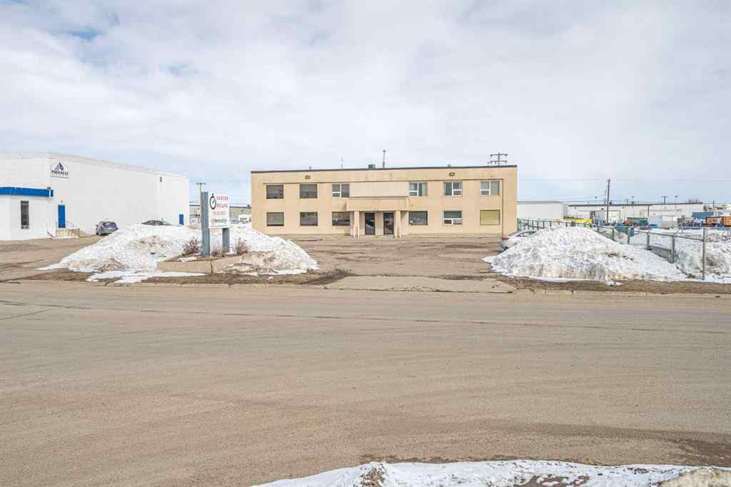 MLS® A2259206 - Unit #Bay 4 5208 62 Street  in Glen E. Neilsen Industrial Park Lloydminster, Commercial