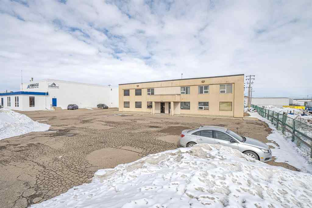 MLS® A2259206 - Unit #Bay 4 5208 62 Street  in Glen E. Neilsen Industrial Park Lloydminster, Commercial