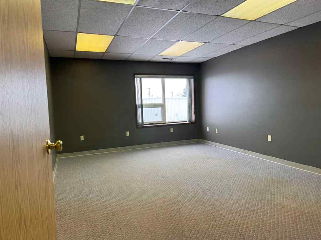 MLS® A2259206 - Unit #Bay 4 5208 62 Street  in Glen E. Neilsen Industrial Park Lloydminster, Commercial