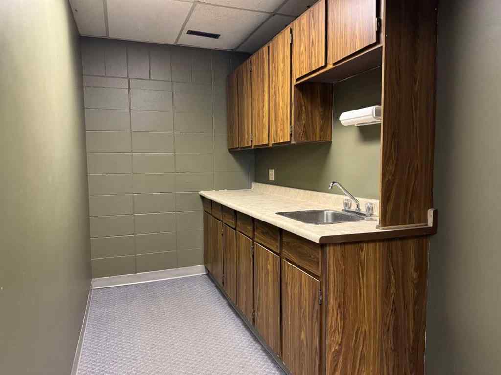 MLS® A2259206 - Unit #Bay 4 5208 62 Street  in Glen E. Neilsen Industrial Park Lloydminster, Commercial