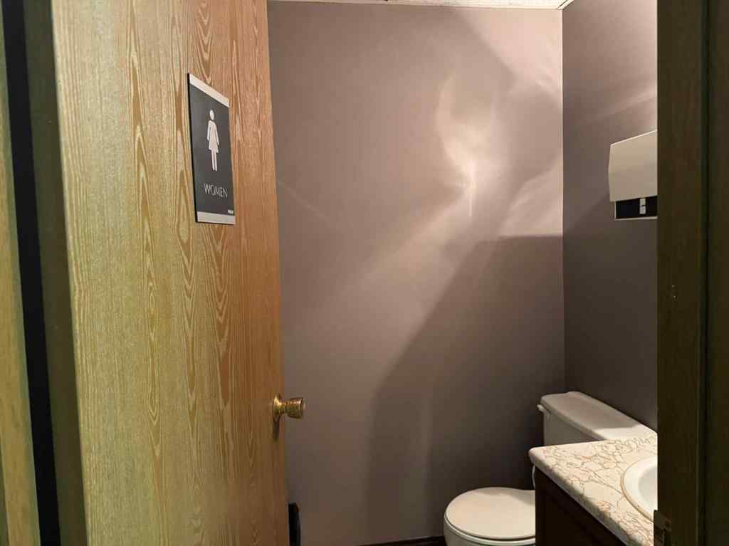 MLS® A2259206 - Unit #Bay 4 5208 62 Street  in Glen E. Neilsen Industrial Park Lloydminster, Commercial