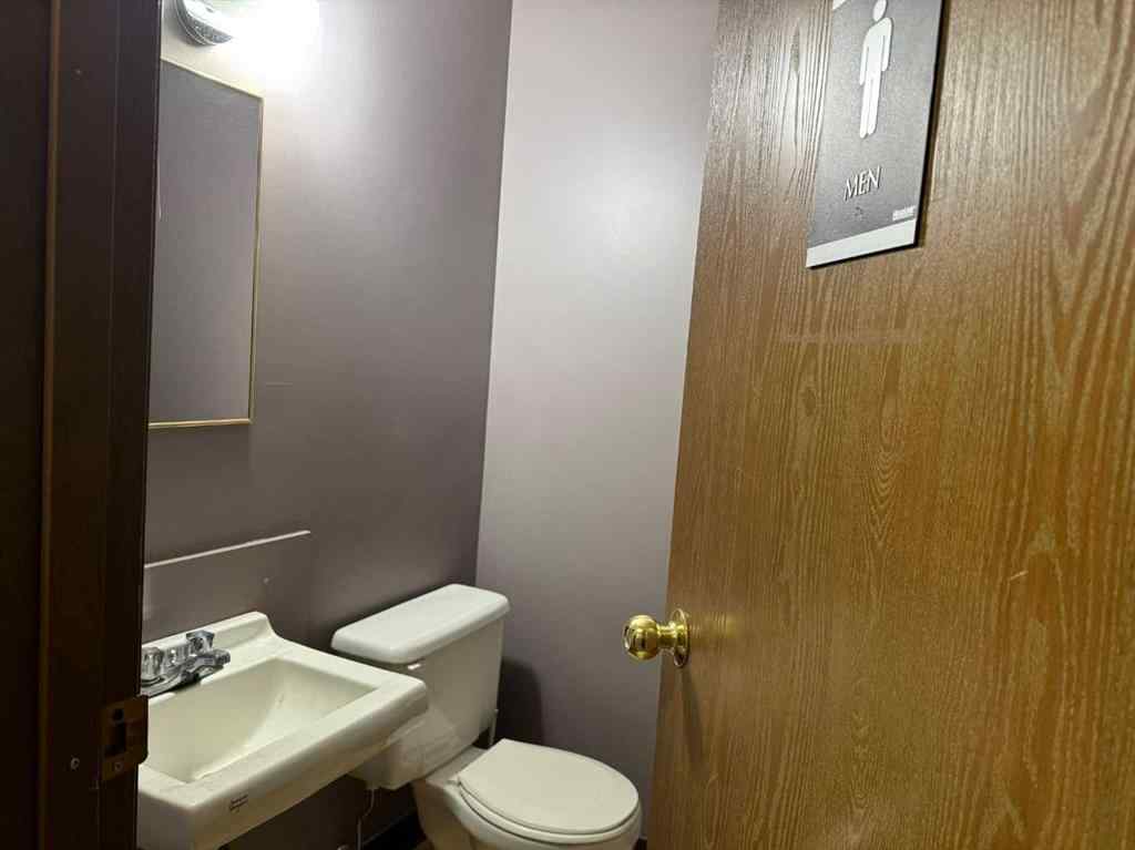 MLS® A2259206 - Unit #Bay 4 5208 62 Street  in Glen E. Neilsen Industrial Park Lloydminster, Commercial