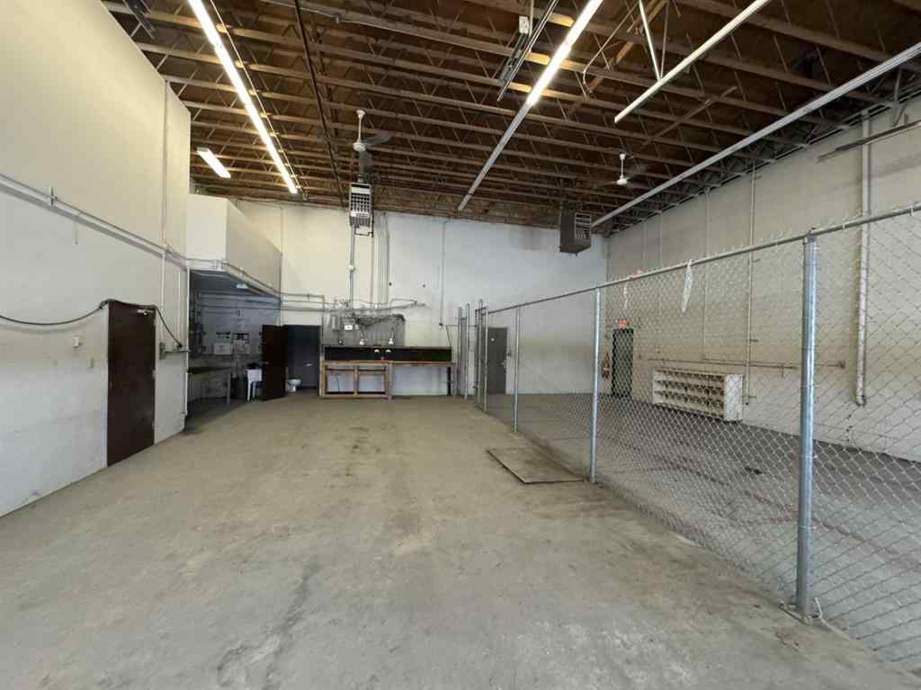 MLS® A2259206 - Unit #Bay 4 5208 62 Street  in Glen E. Neilsen Industrial Park Lloydminster, Commercial