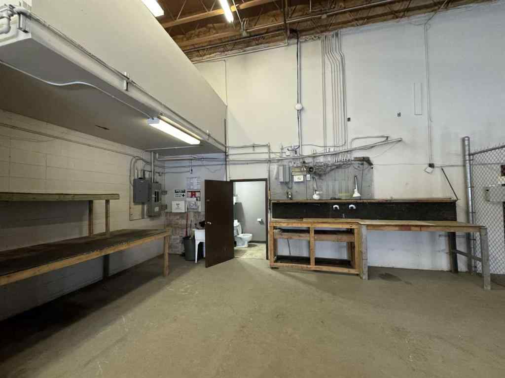 MLS® A2259206 - Unit #Bay 4 5208 62 Street  in Glen E. Neilsen Industrial Park Lloydminster, Commercial