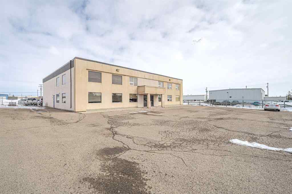 MLS® A2259206 - Unit #Bay 4 5208 62 Street  in Glen E. Neilsen Industrial Park Lloydminster, Commercial