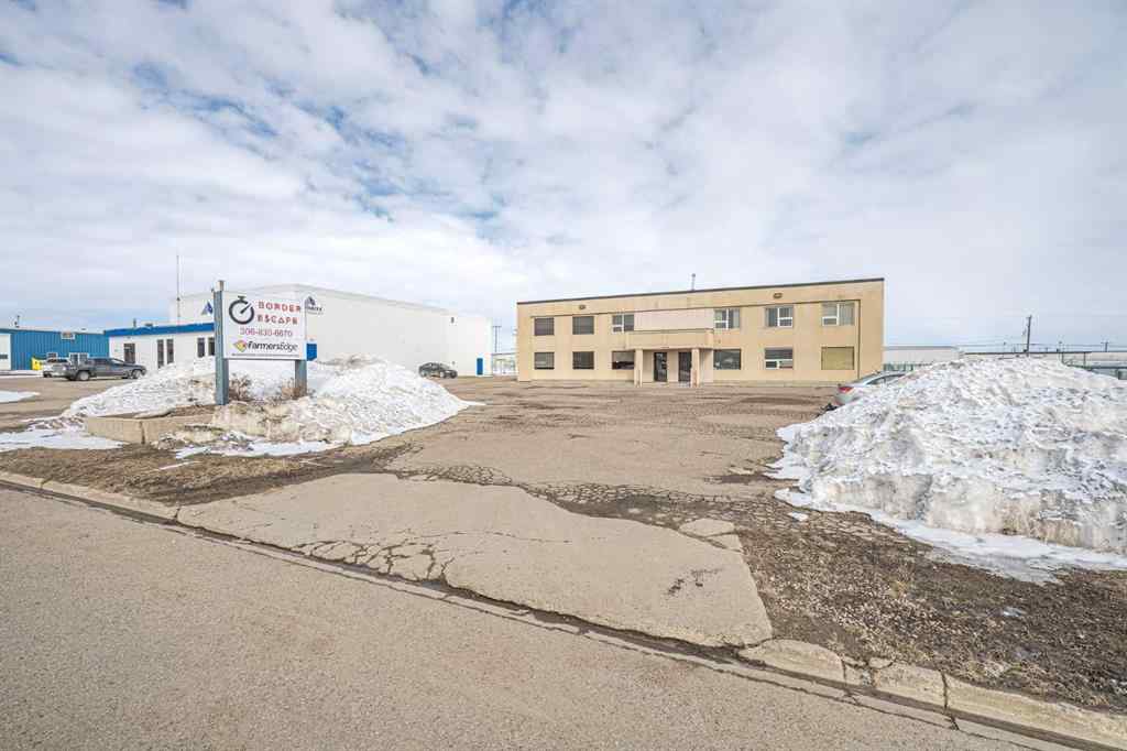 MLS® A2259206 - Unit #Bay 4 5208 62 Street  in Glen E. Neilsen Industrial Park Lloydminster, Commercial