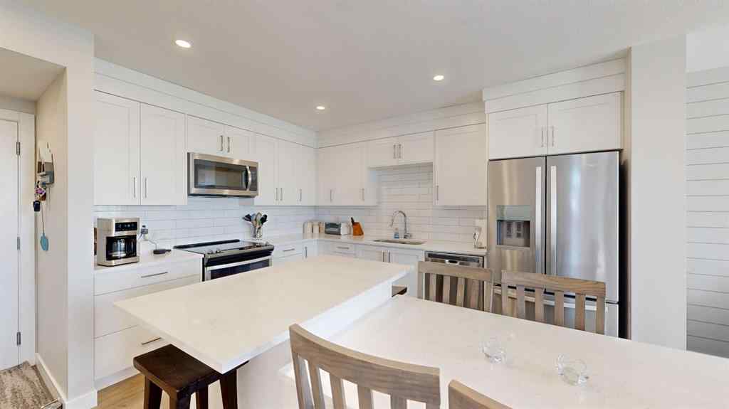 MLS® A2259218 - 102 Drake Landing Wynd  in Drake Landing Okotoks, Residential