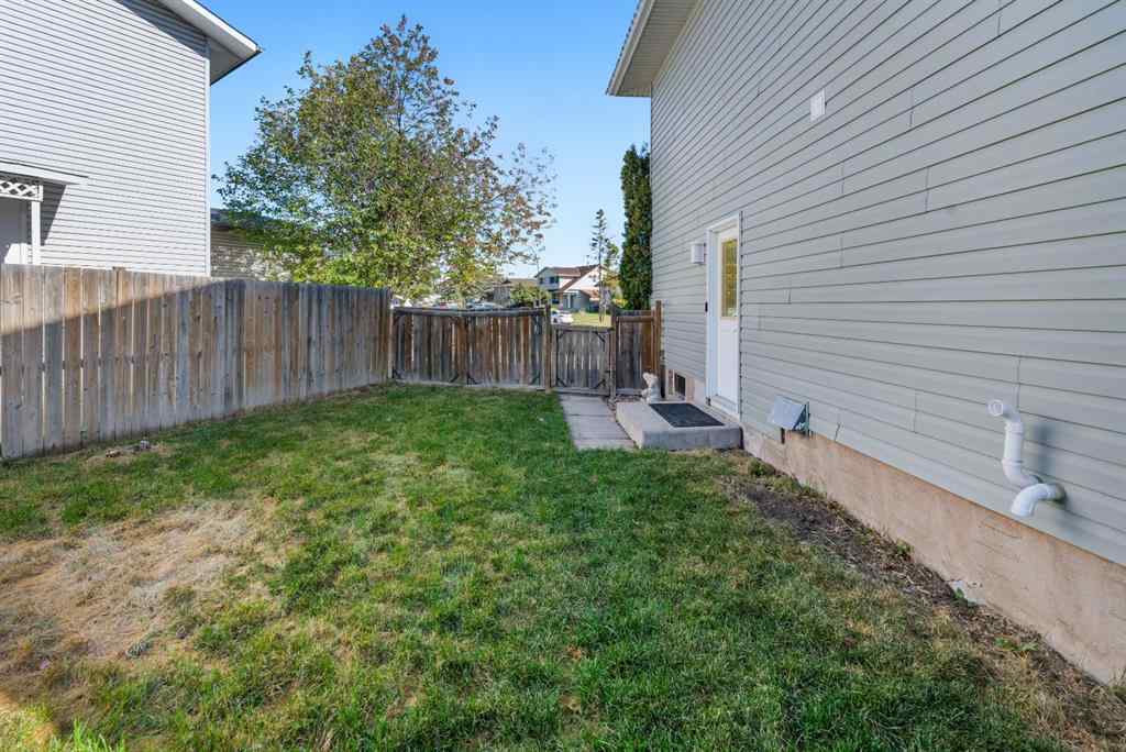 MLS® A2259240 - 62 Fonda Crescent SE in Forest Heights Calgary, Residential