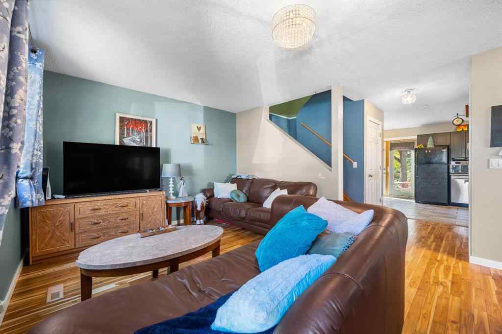 MLS® A2259240 - 62 Fonda Crescent SE in Forest Heights Calgary, Residential