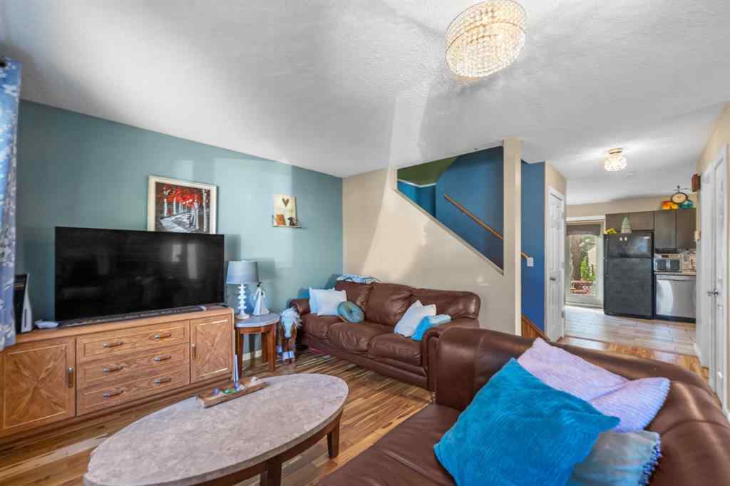 MLS® A2259240 - 62 Fonda Crescent SE in Forest Heights Calgary, Residential