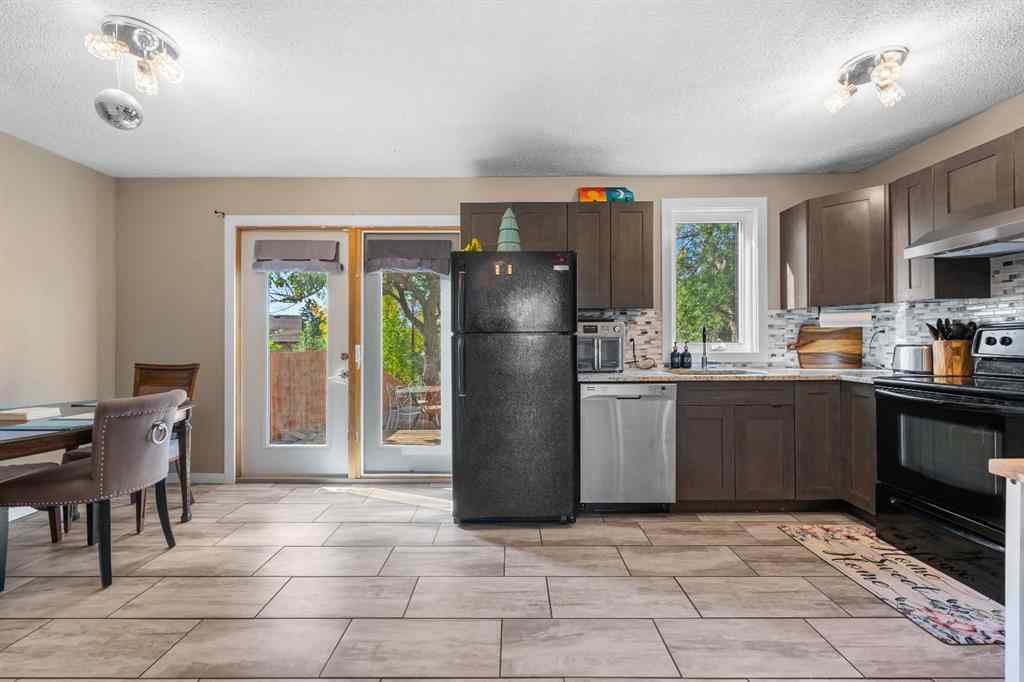 MLS® A2259240 - 62 Fonda Crescent SE in Forest Heights Calgary, Residential