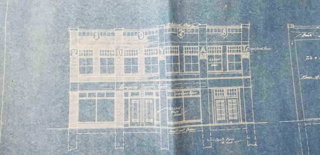 MLS® A2259264 - 4939 50 Street  in Downtown Innisfail Innisfail, Commercial