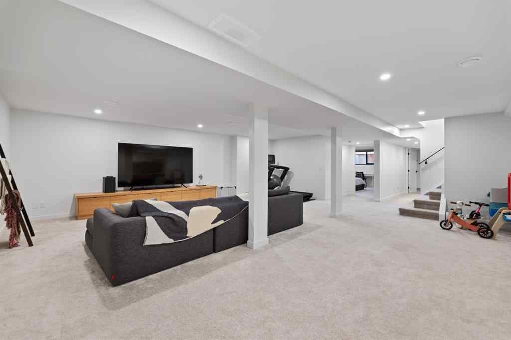 MLS® A2259267 - 6432 Laurentian Way SW in North Glenmore Park Calgary, Residential