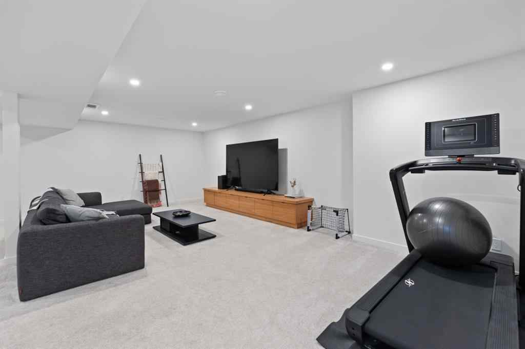 MLS® A2259267 - 6432 Laurentian Way SW in North Glenmore Park Calgary, Residential