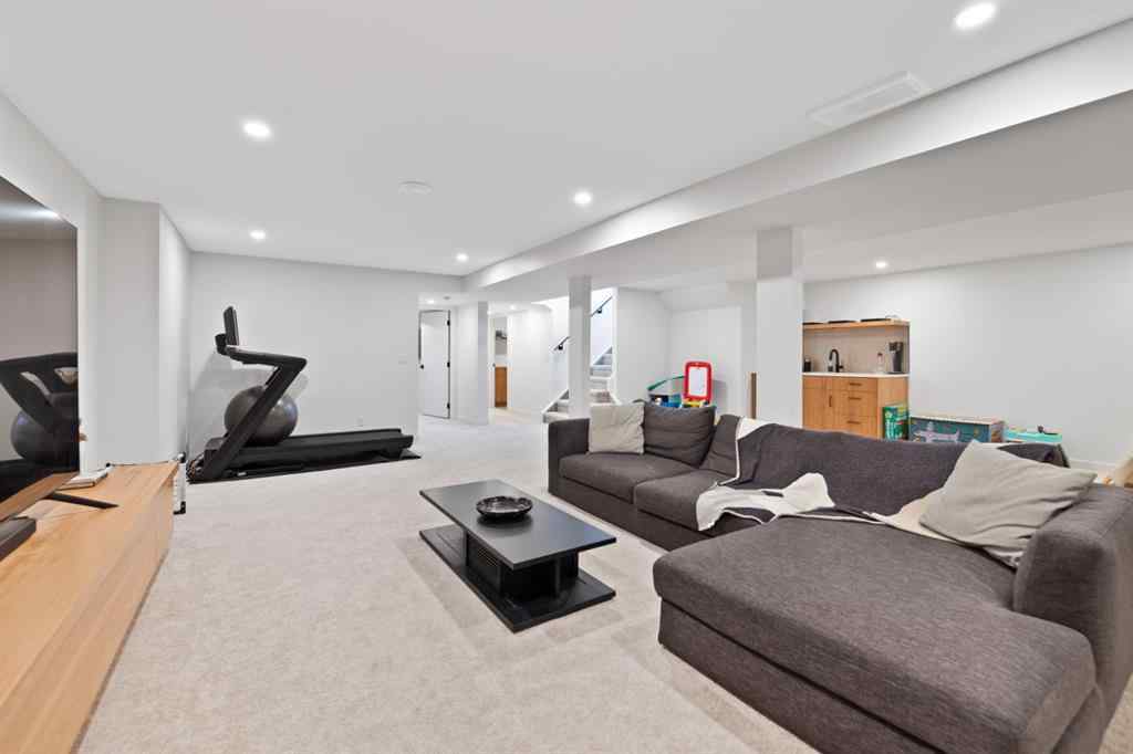 MLS® A2259267 - 6432 Laurentian Way SW in North Glenmore Park Calgary, Residential