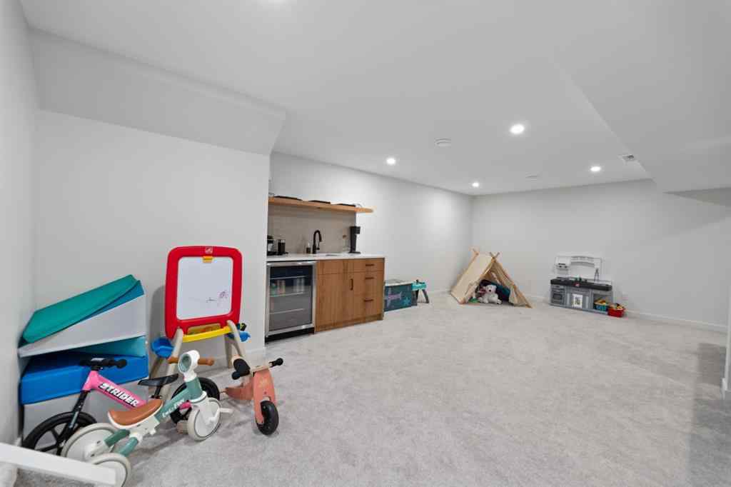 MLS® A2259267 - 6432 Laurentian Way SW in North Glenmore Park Calgary, Residential