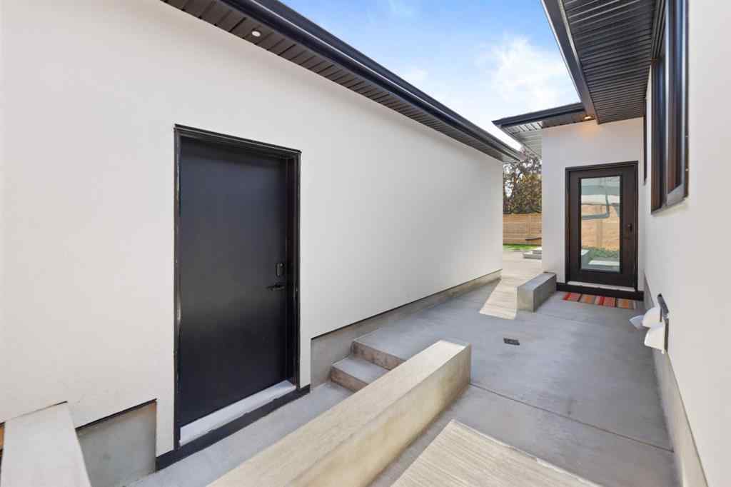 MLS® A2259267 - 6432 Laurentian Way SW in North Glenmore Park Calgary, Residential