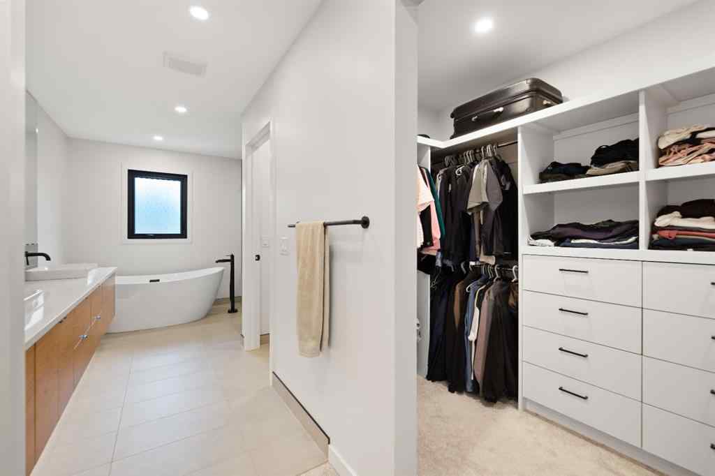 MLS® A2259267 - 6432 Laurentian Way SW in North Glenmore Park Calgary, Residential