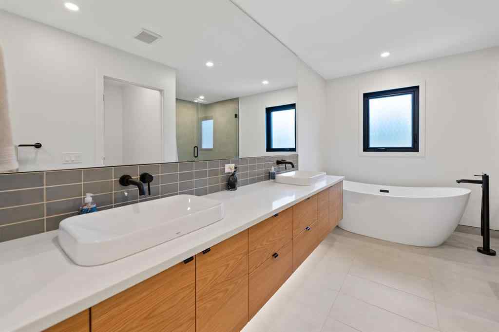 MLS® A2259267 - 6432 Laurentian Way SW in North Glenmore Park Calgary, Residential