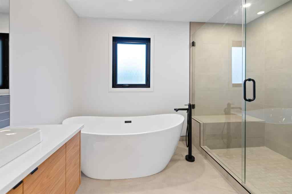 MLS® A2259267 - 6432 Laurentian Way SW in North Glenmore Park Calgary, Residential