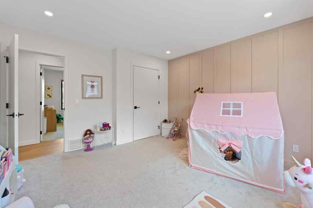 MLS® A2259267 - 6432 Laurentian Way SW in North Glenmore Park Calgary, Residential