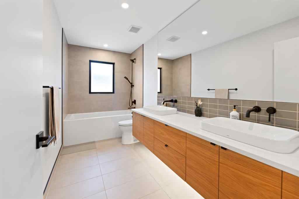 MLS® A2259267 - 6432 Laurentian Way SW in North Glenmore Park Calgary, Residential