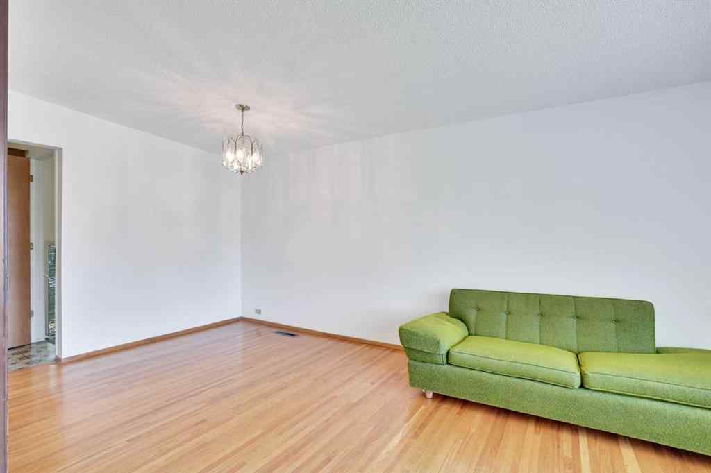 MLS® A2259273 - 924 Mayland Drive NE in Mayland Heights Calgary, Residential