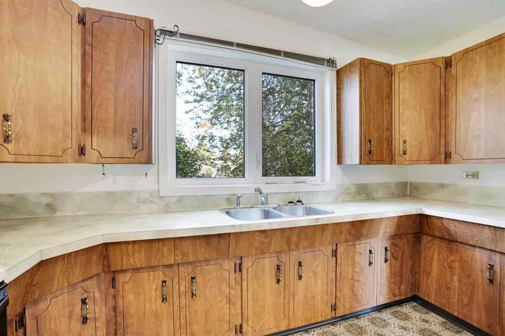 MLS® A2259273 - 924 Mayland Drive NE in Mayland Heights Calgary, Residential