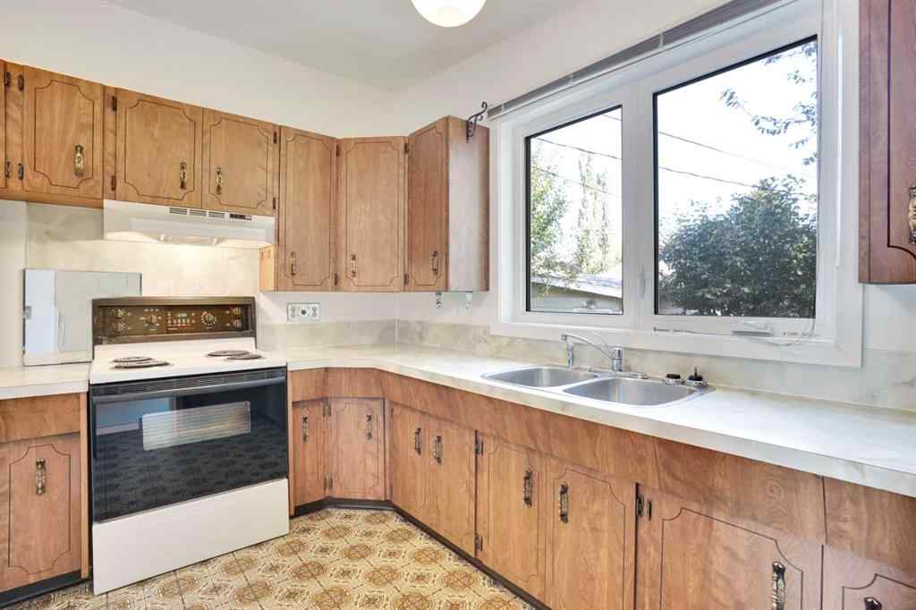 MLS® A2259273 - 924 Mayland Drive NE in Mayland Heights Calgary, Residential