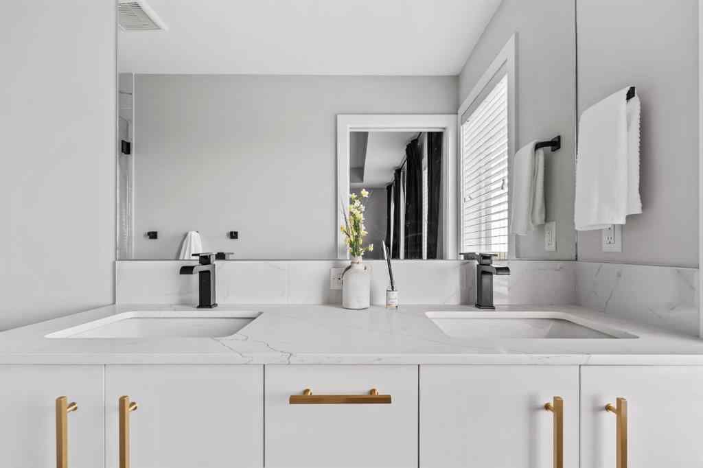 MLS® A2259282 - 3048 85 Street SW in Springbank Hill Calgary, Residential