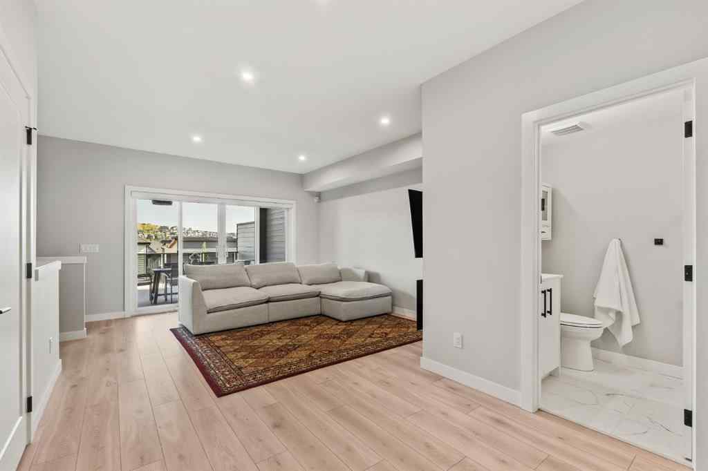 MLS® A2259282 - 3048 85 Street SW in Springbank Hill Calgary, Residential