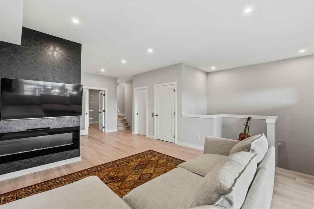 MLS® A2259282 - 3048 85 Street SW in Springbank Hill Calgary, Residential