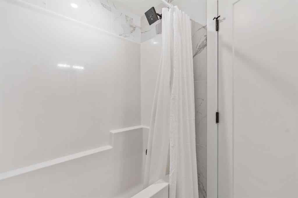 MLS® A2259282 - 3048 85 Street SW in Springbank Hill Calgary, Residential