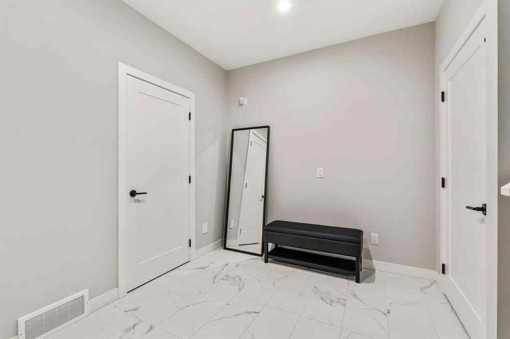 MLS® A2259282 - 3048 85 Street SW in Springbank Hill Calgary, Residential