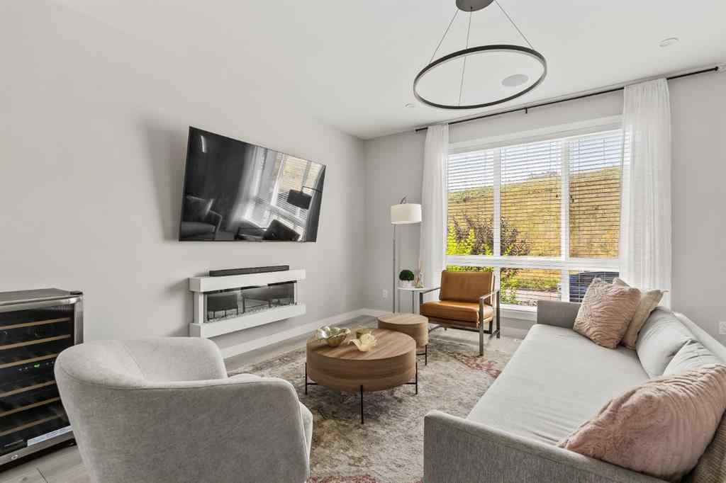 MLS® A2259282 - 3048 85 Street SW in Springbank Hill Calgary, Residential