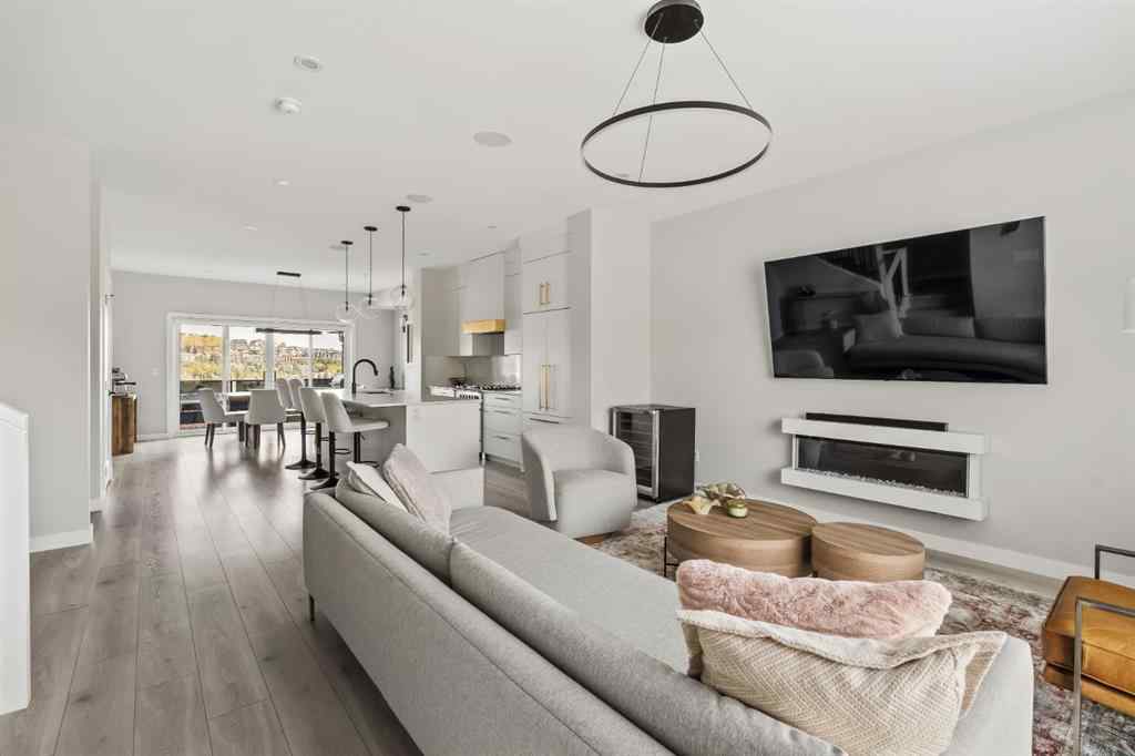 MLS® A2259282 - 3048 85 Street SW in Springbank Hill Calgary, Residential